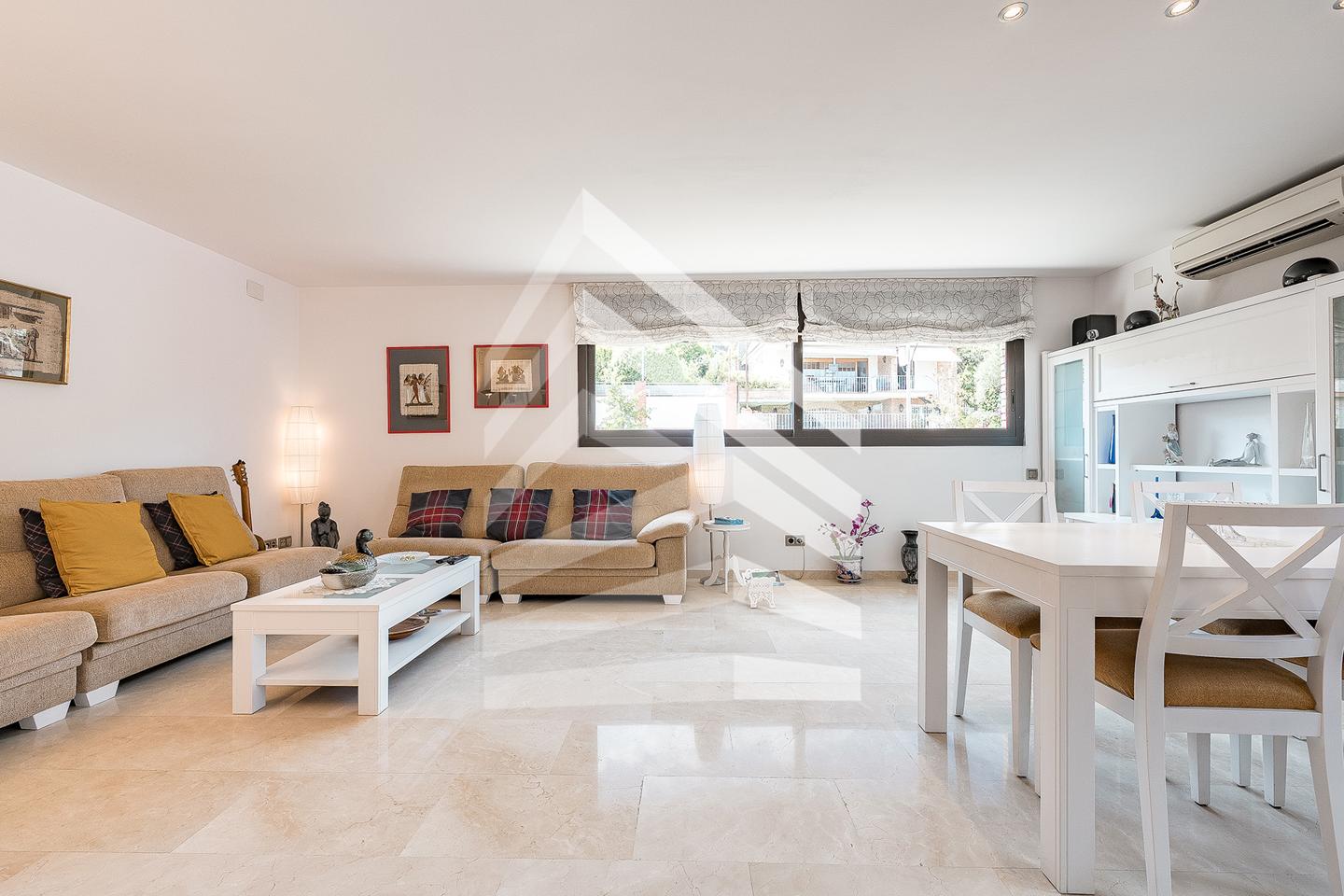 villas en sant-just-desvern · carrer-cacadors-08960 €