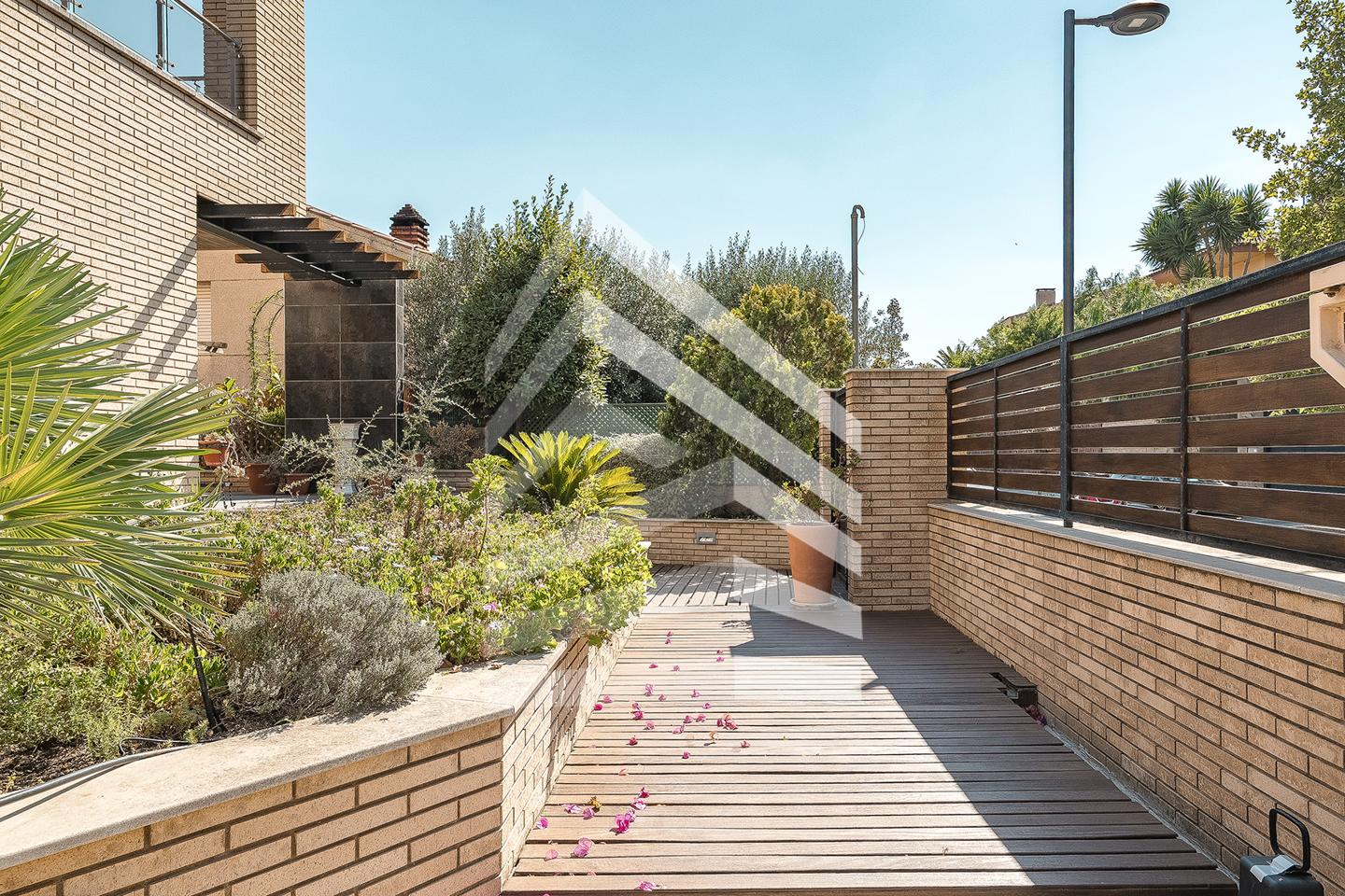 villas en sant-just-desvern · carrer-cacadors-08960 €
