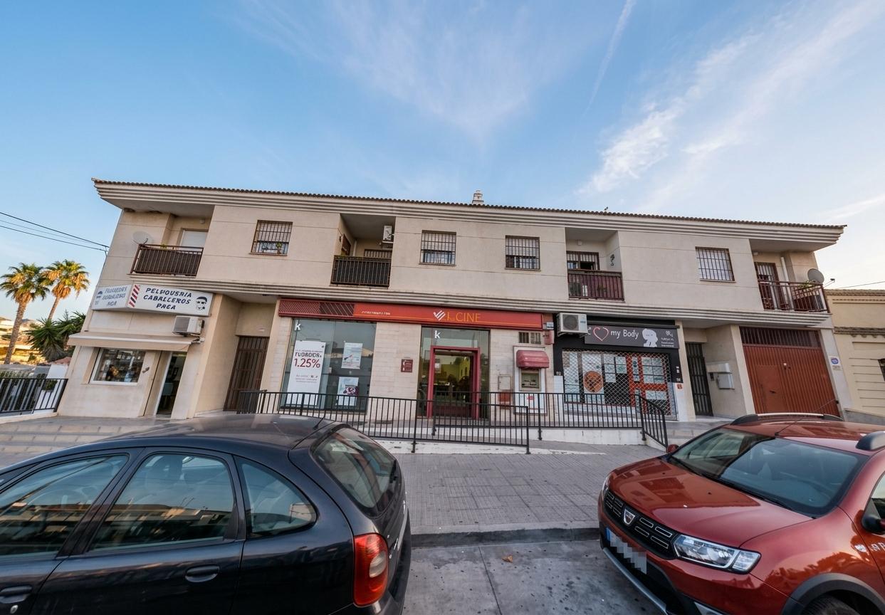 foto de LOCAL COMERCIAL EN EL PUERTO DE LA TORRE, MALAGA