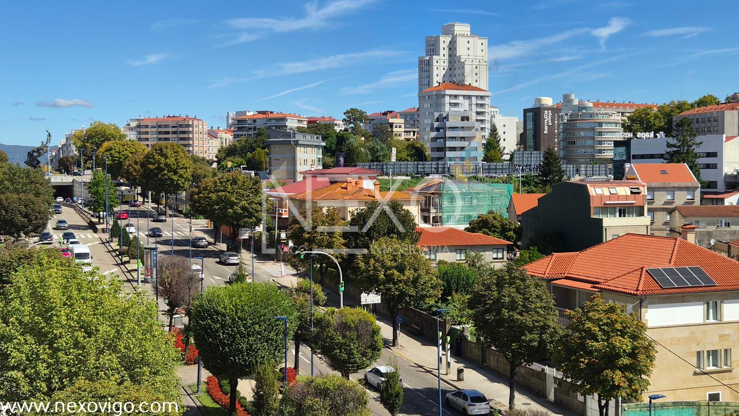 Piso en Avenida da Gran Vía, Vigo, Pontevedra de 128 m2