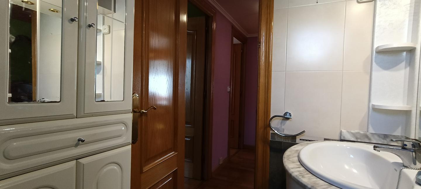 Piso en Calle Miguel Hernández, León, León de 89 m2