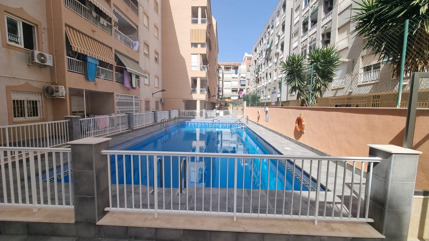 Piso en Urbano Arregui, Torrevieja, Alicante de 53 m2