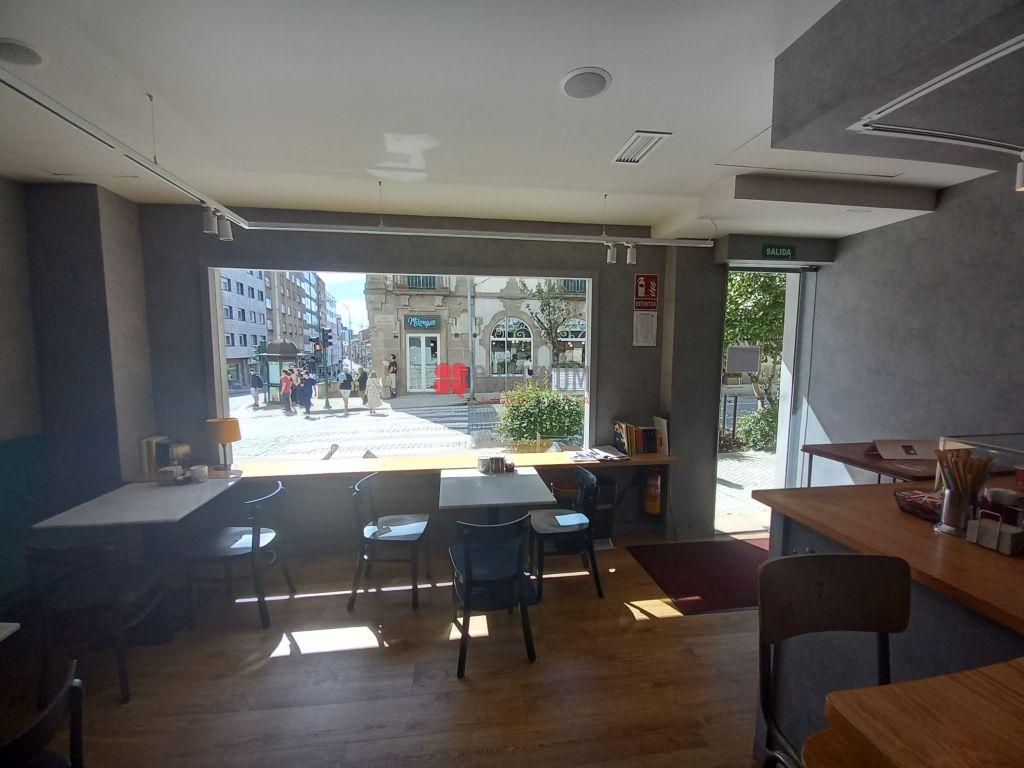 Local en Avenida da Coruña, Santiago de Compostela, A Coruña de 92 m2