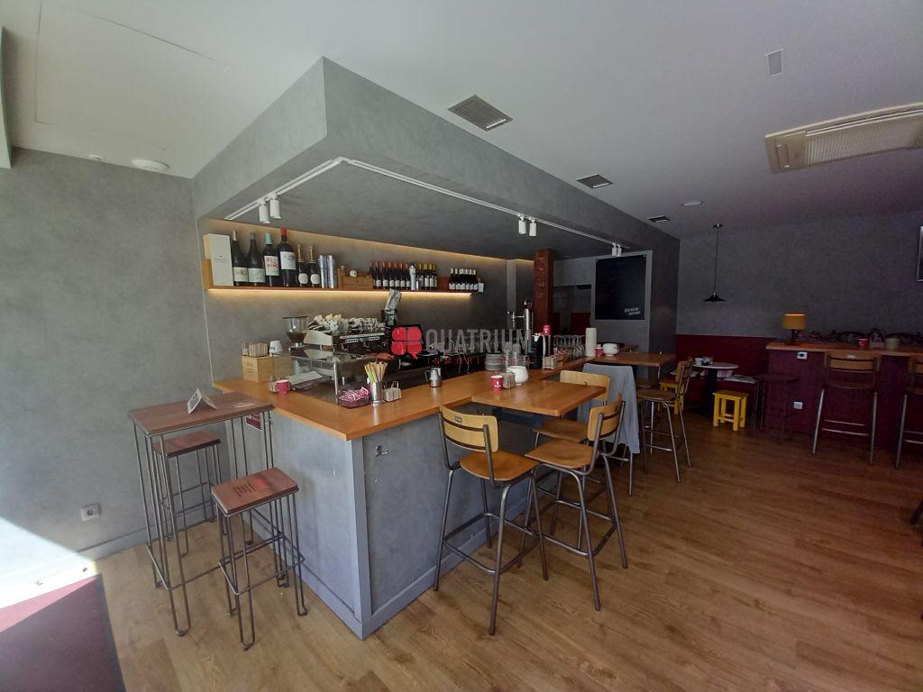 Local en Avenida da Coruña, Santiago de Compostela, A Coruña de 92 m2