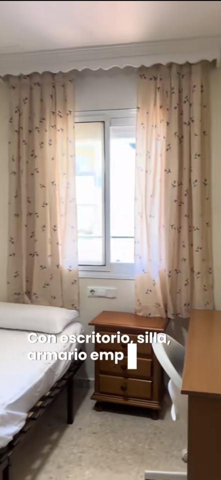 Habitación en Calle Andrés Bernáldez, Málaga, Málaga de 90 m2