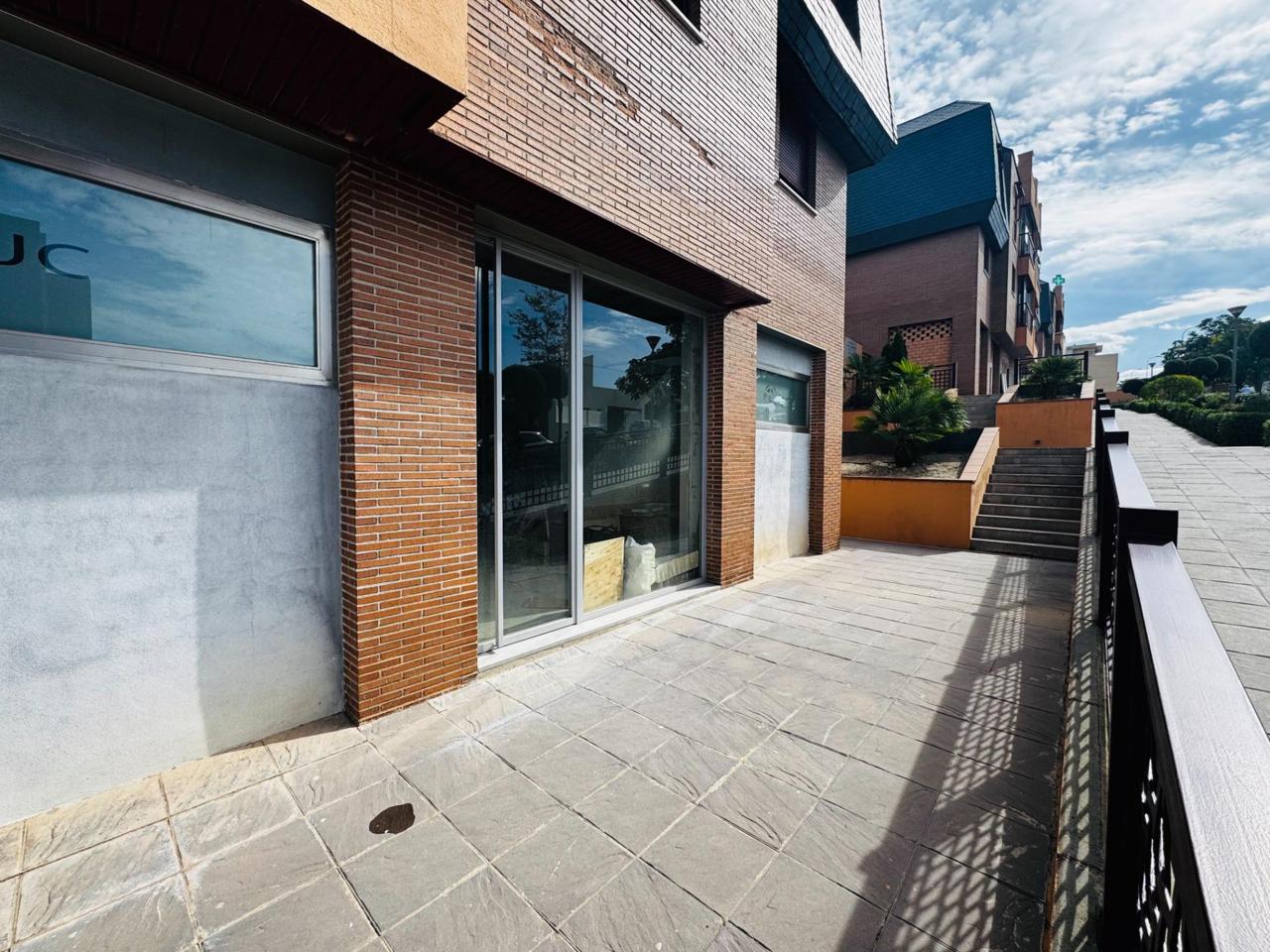 Local en Camino Real de los Neveros, Urbanización los Vergeles, Granada de 75 m2