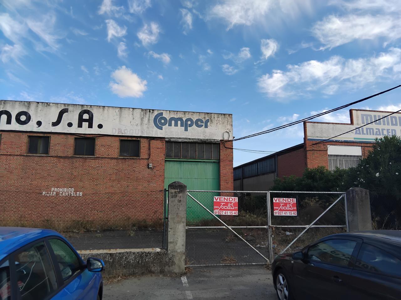 Nave industrial en Avenida Martín Palomino, Plasencia, Cáceres de 1200 m2