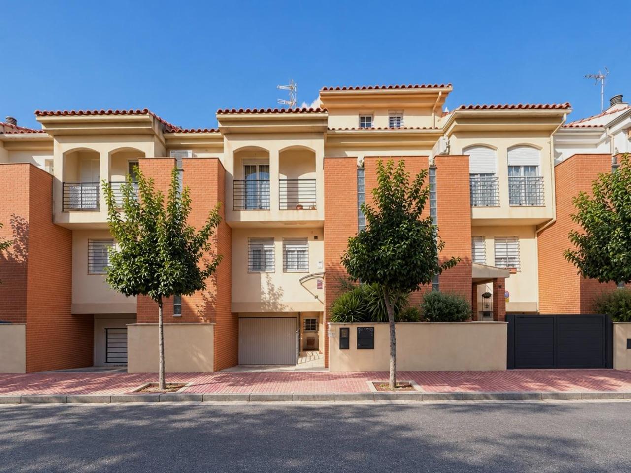 Casa / chalet en Calle Santiago Grisolía, Armilla, Granada de 210 m2