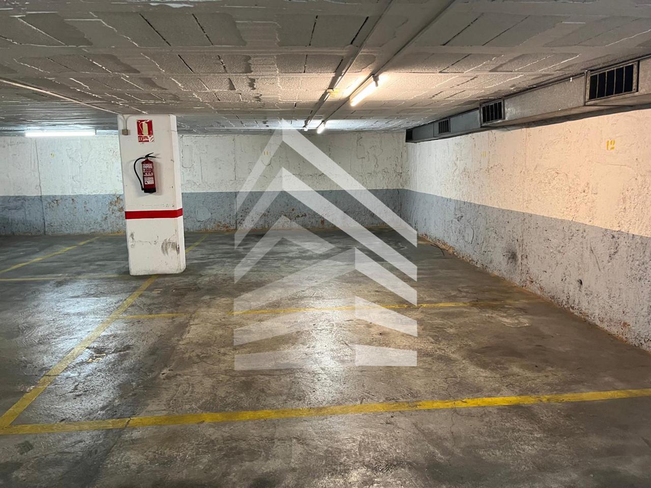 parking en barcelona · carrer-dels-comtes-de-bell-lloc-08014 €