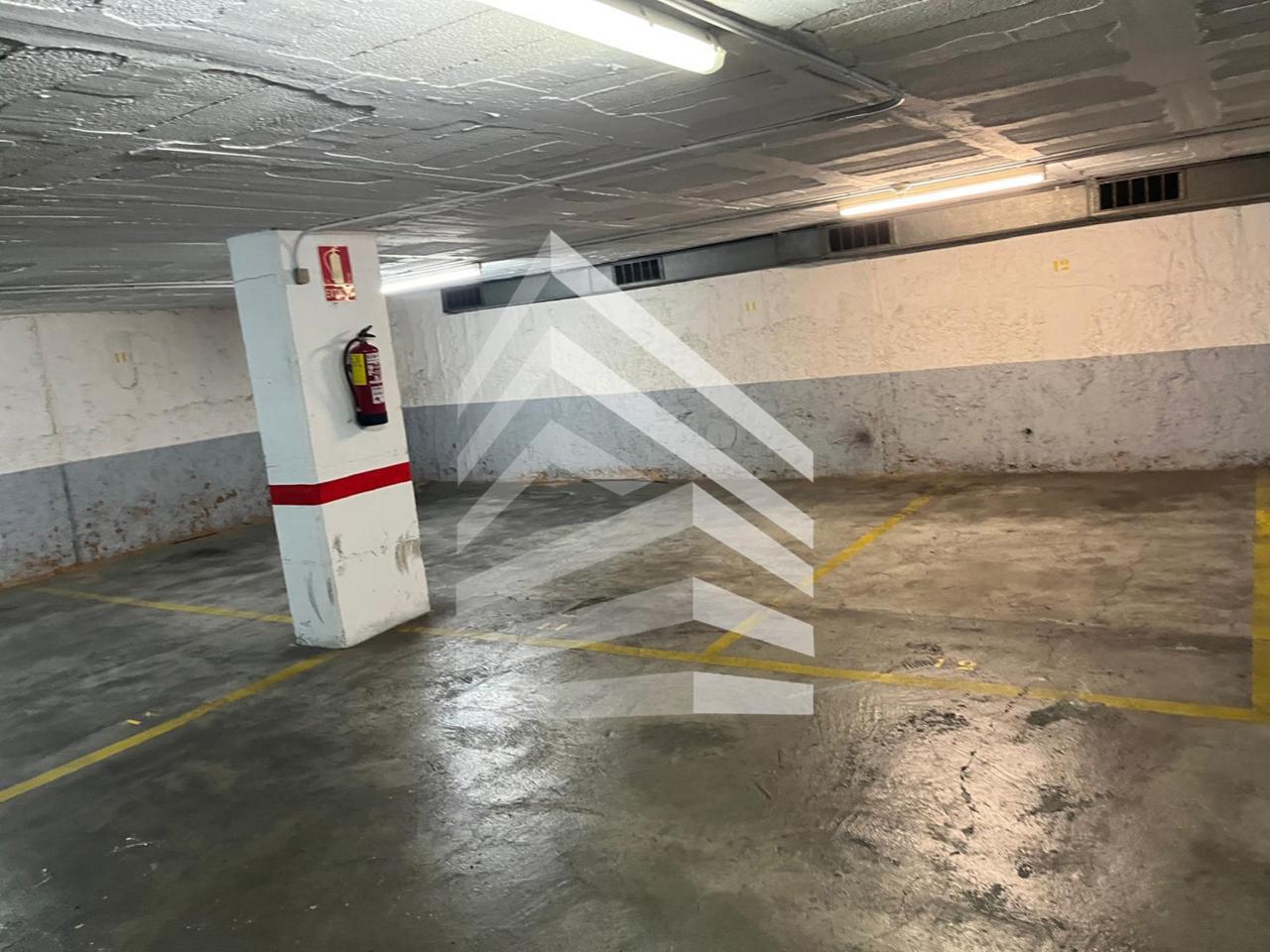 parking en barcelona · carrer-dels-comtes-de-bell-lloc-08014 €