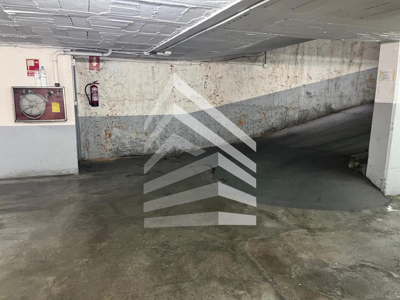 parking en barcelona · carrer-dels-comtes-de-bell-lloc-08014 €