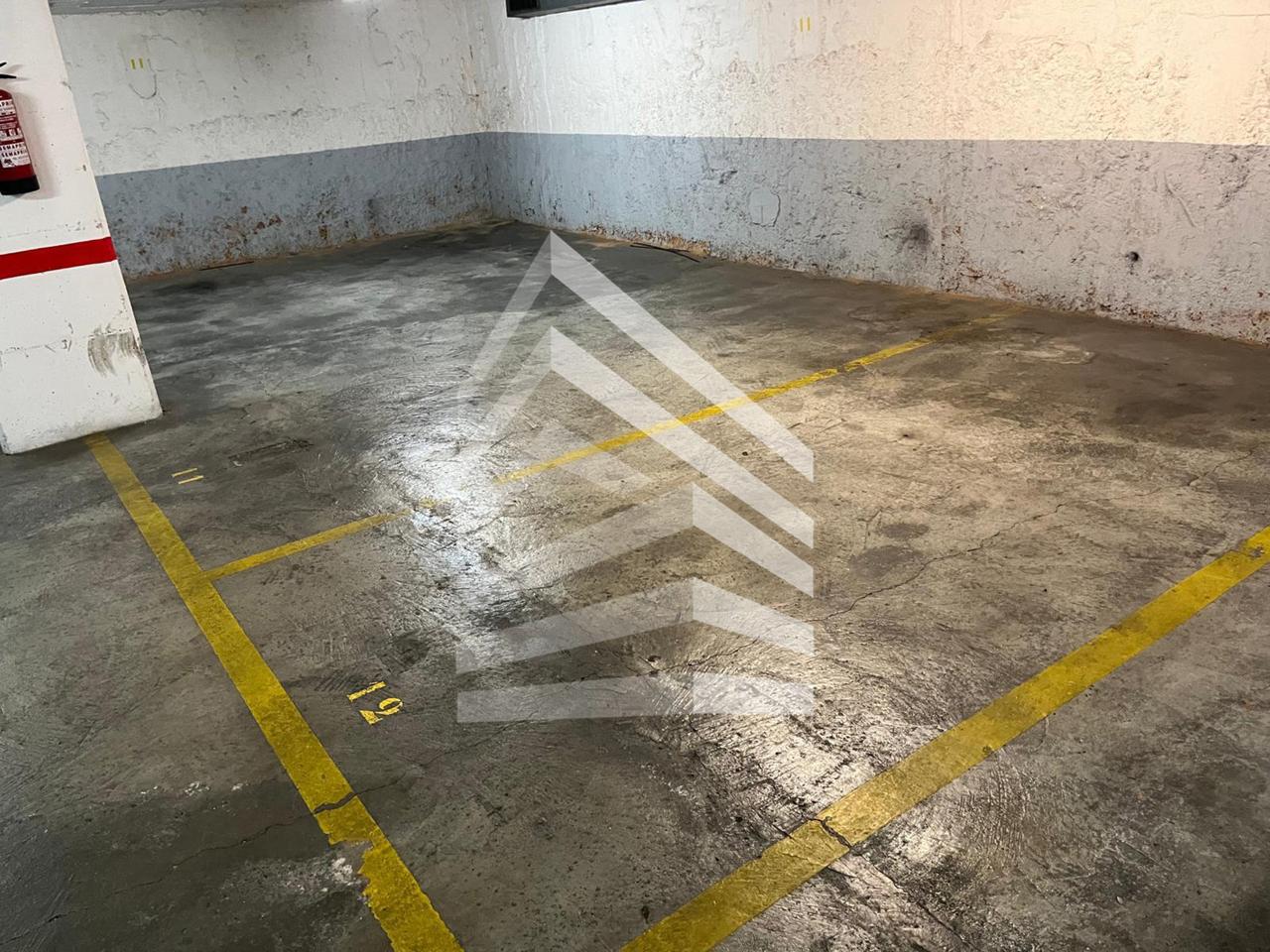 parking en barcelona · carrer-dels-comtes-de-bell-lloc-08014 €