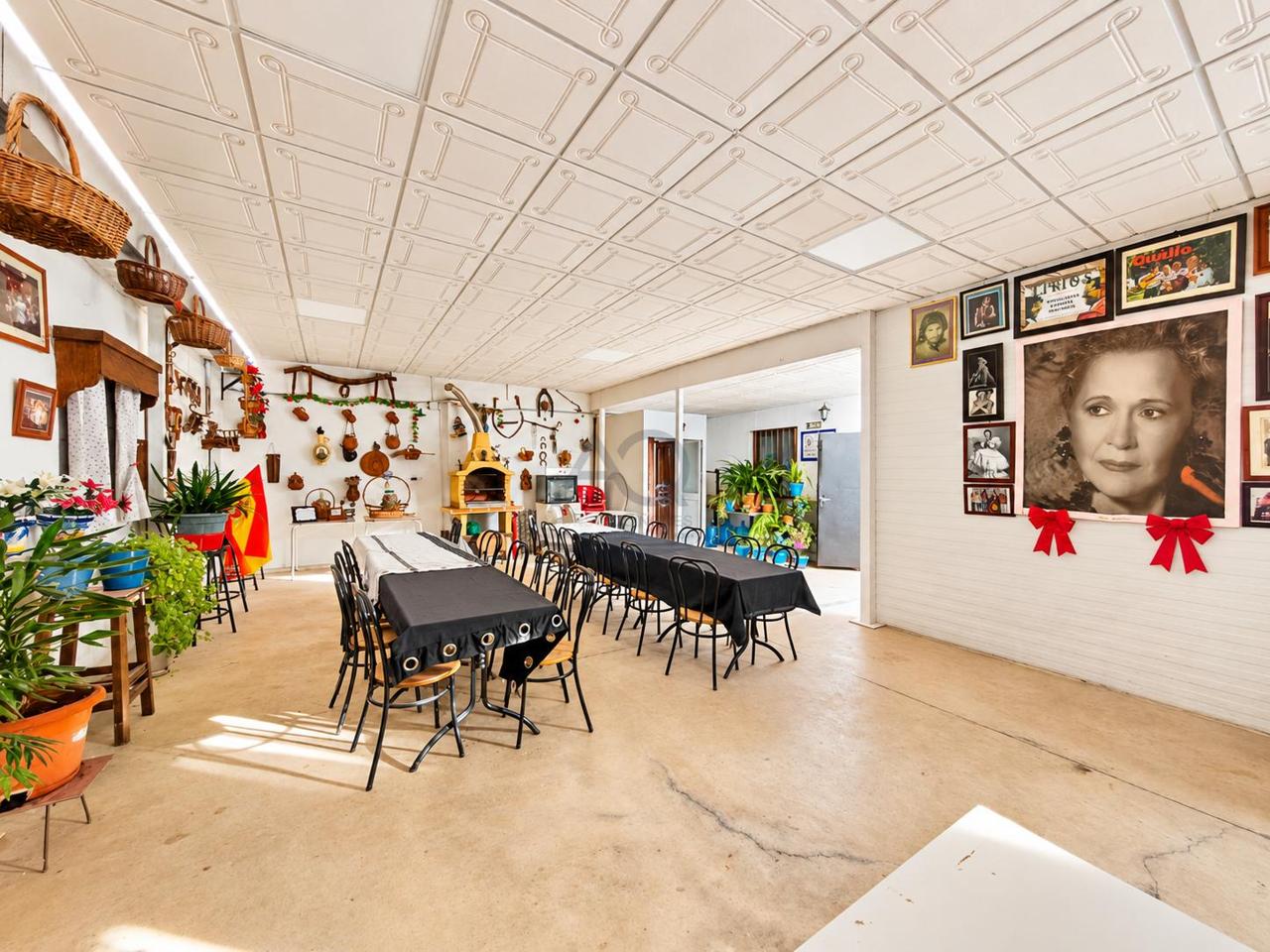 Villa in PIMIENTO, Las Cabezas de San Juan, Sevilla of 164 m2
