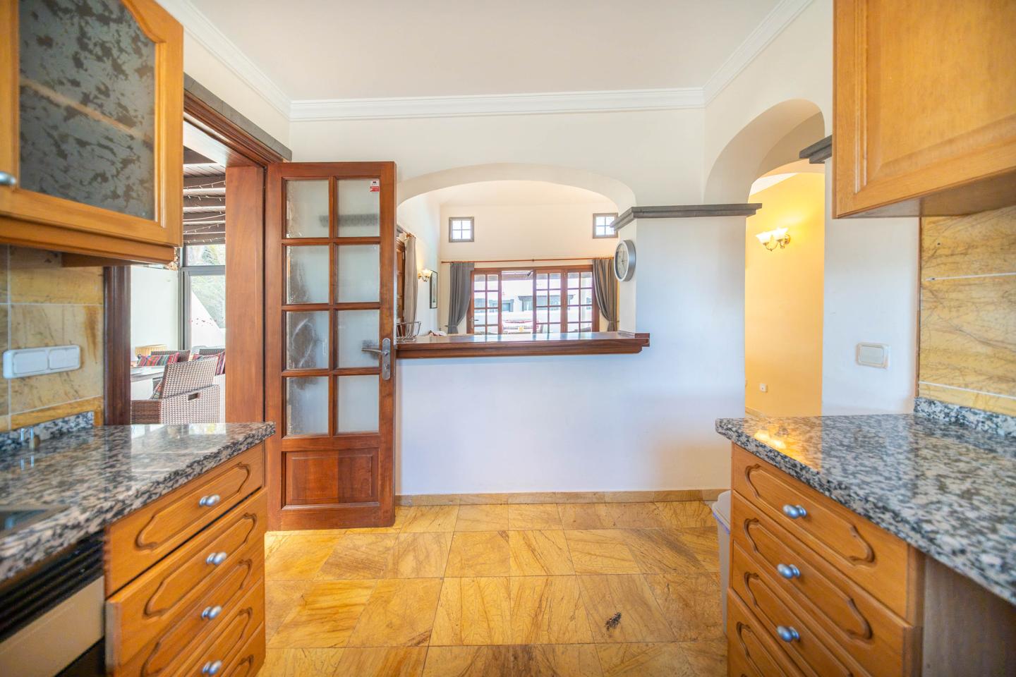 Attractive 2 Bed Villa With Heated Pool in La Goleta