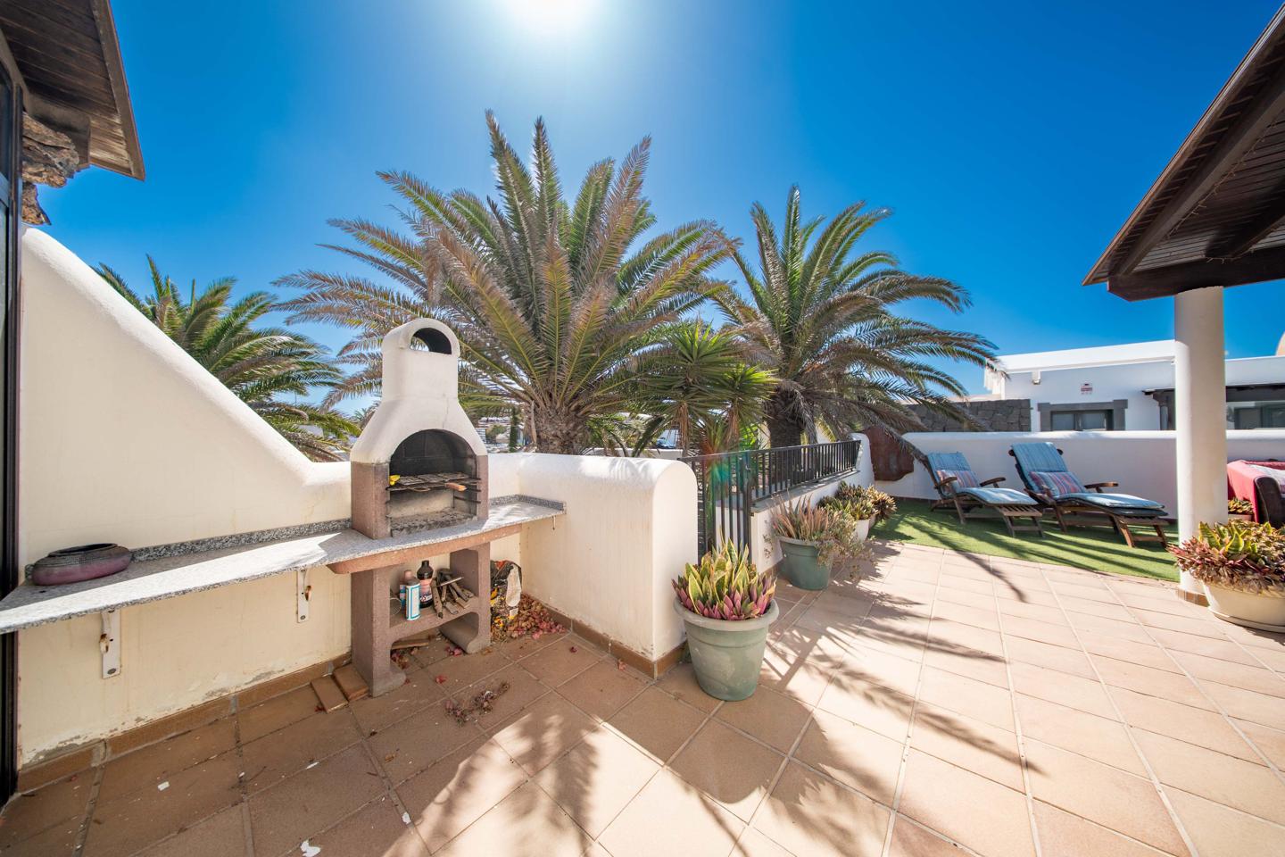 Attractive 2 Bed Villa With Heated Pool in La Goleta