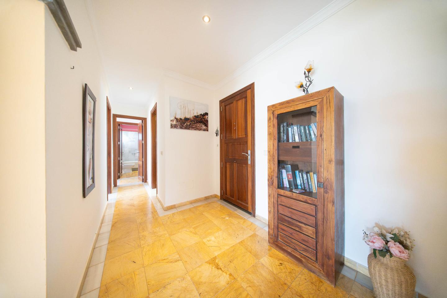 Attractive 2 Bed Villa With Heated Pool in La Goleta