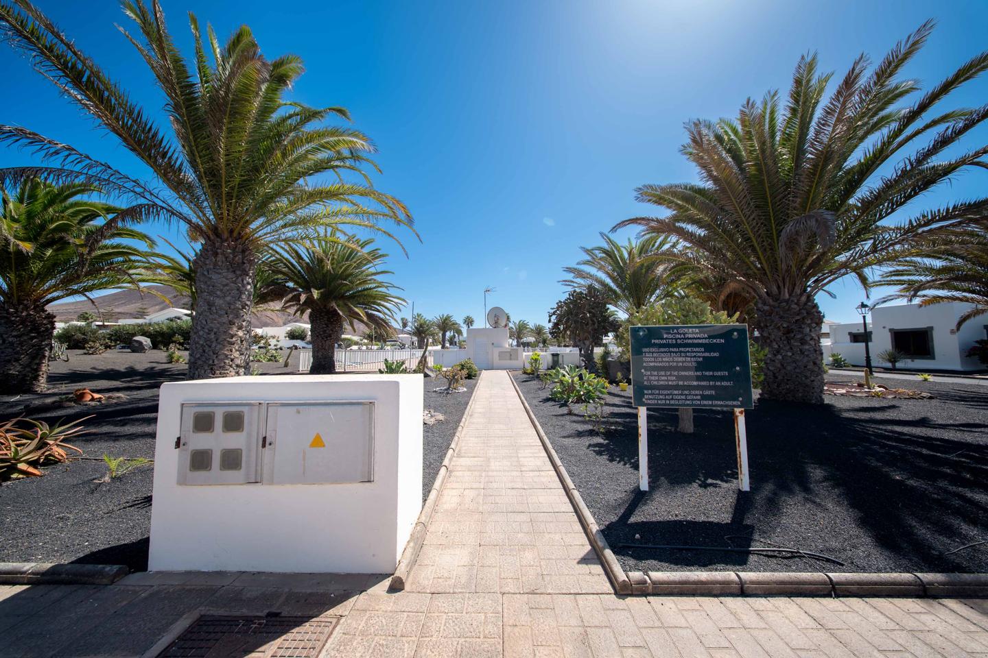 Attractive 2 Bed Villa With Heated Pool in La Goleta