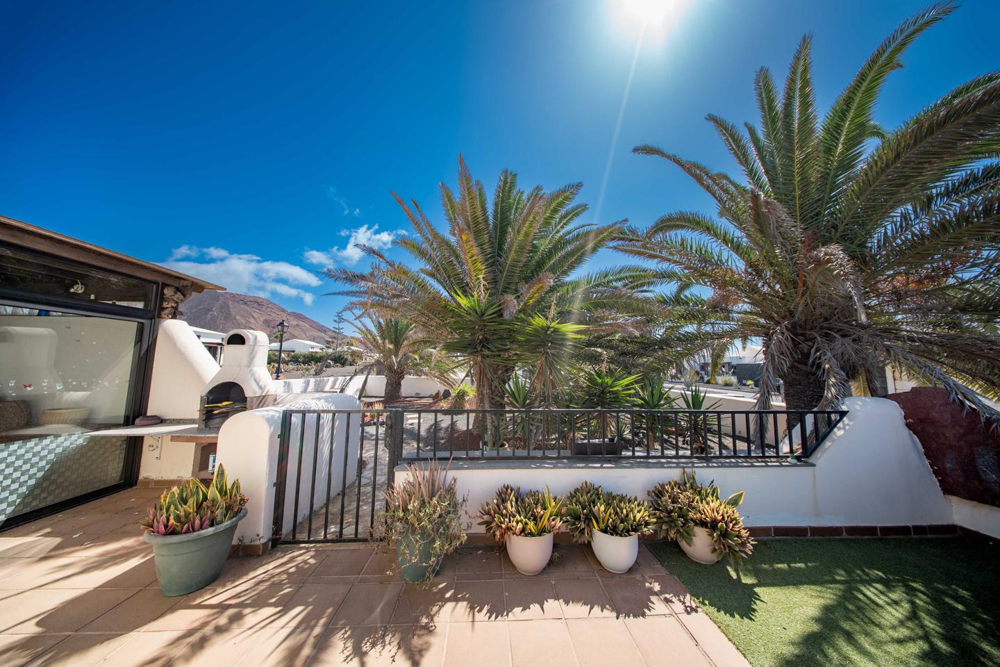 Attractive 2 Bed Villa With Heated Pool in La Goleta