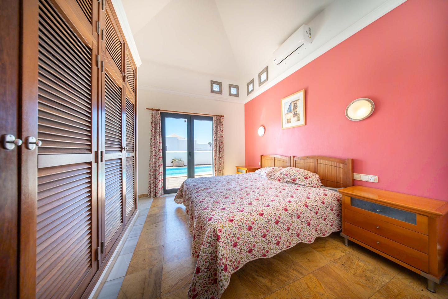 Attractive 2 Bed Villa With Heated Pool in La Goleta