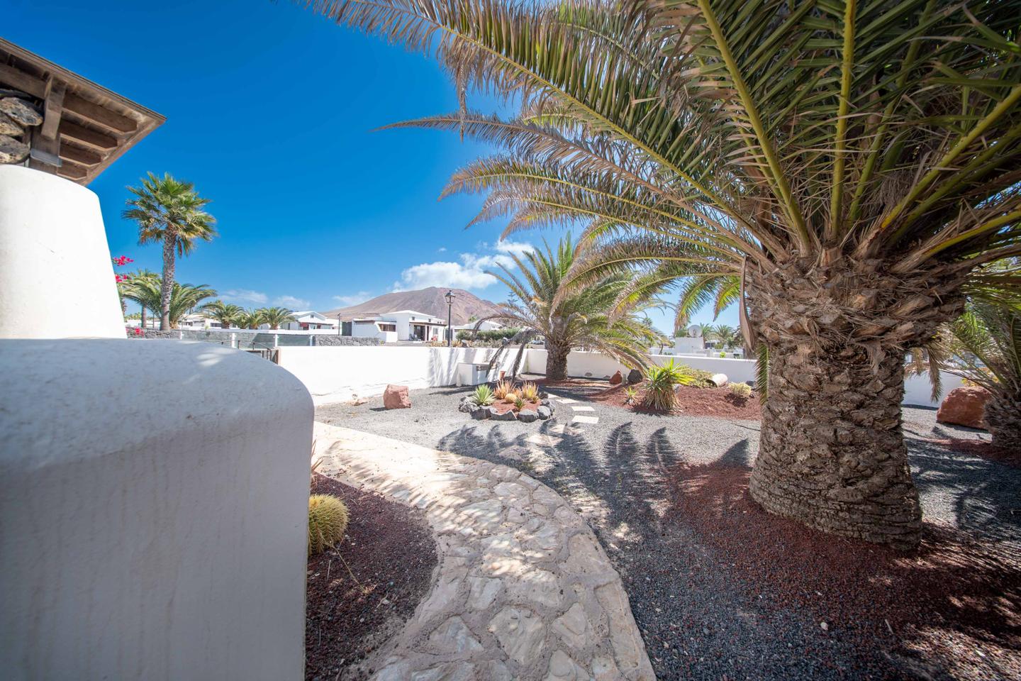 Attractive 2 Bed Villa With Heated Pool in La Goleta
