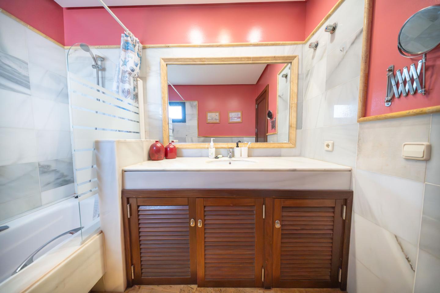 Attractive 2 Bed Villa With Heated Pool in La Goleta