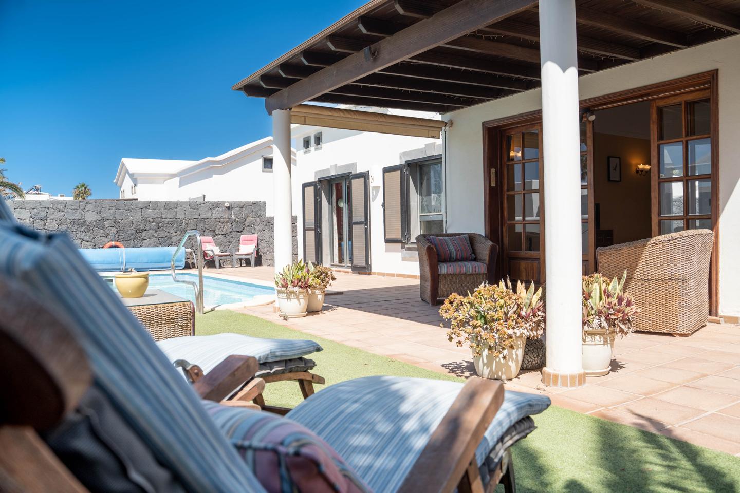 Attractive 2 Bed Villa With Heated Pool in La Goleta