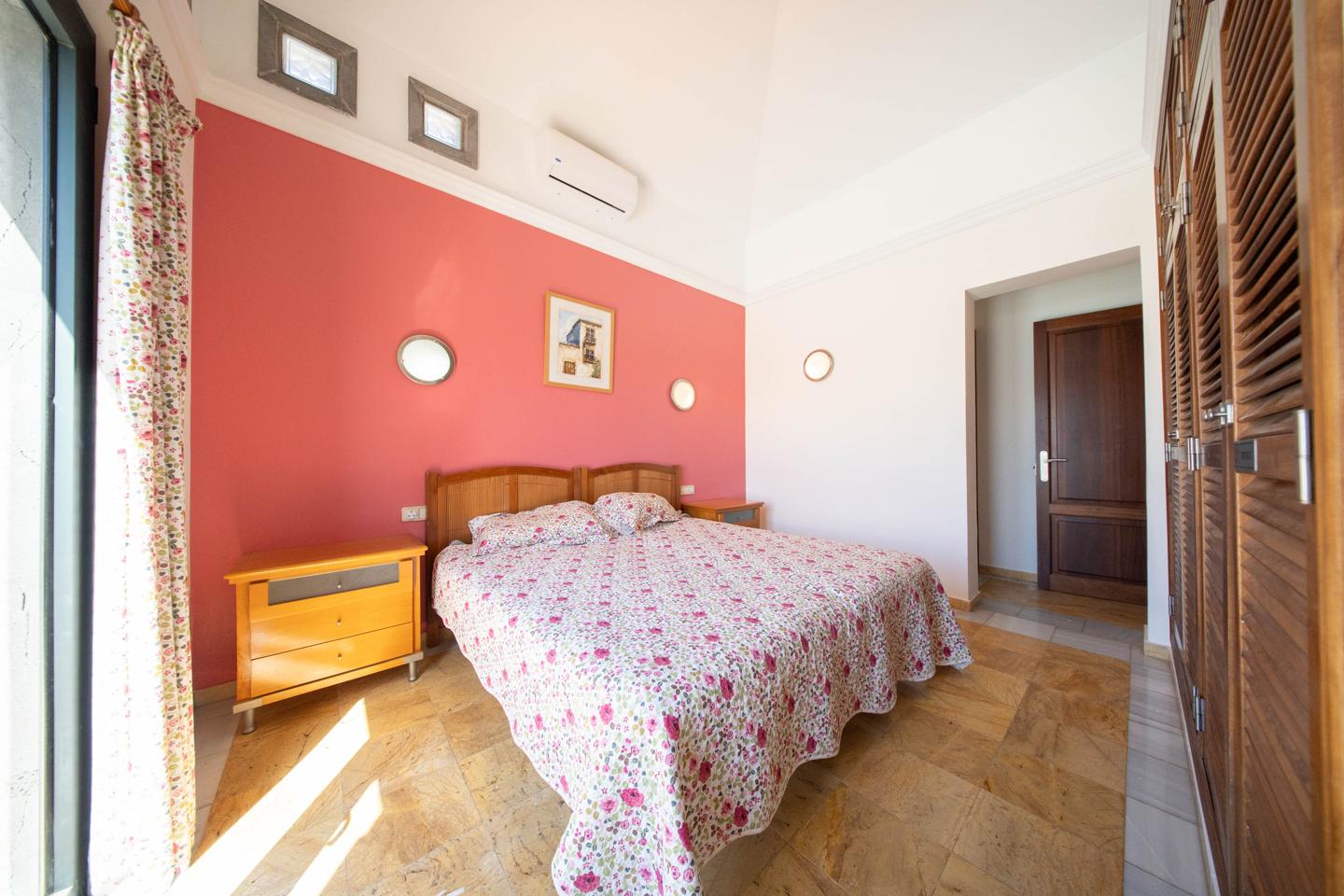 Attractive 2 Bed Villa With Heated Pool in La Goleta