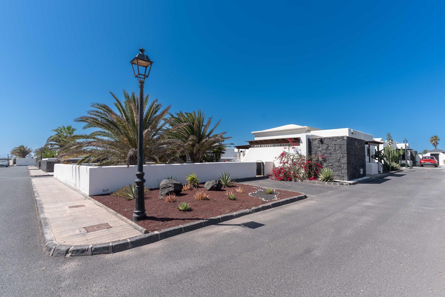 Attractive 2 Bed Villa With Heated Pool in La Goleta