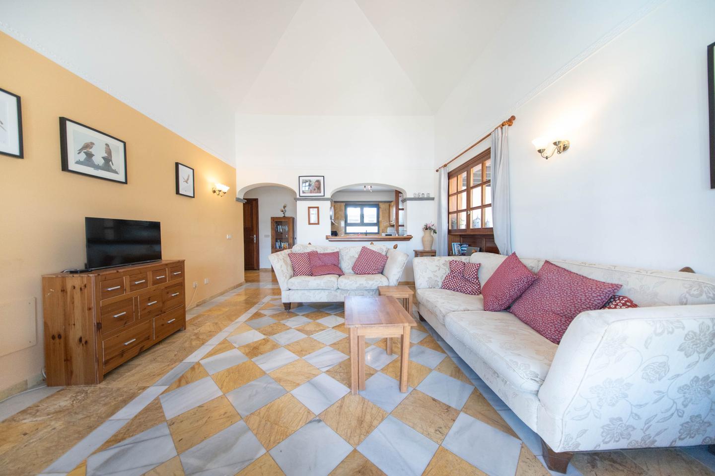 Attractive 2 Bed Villa With Heated Pool in La Goleta