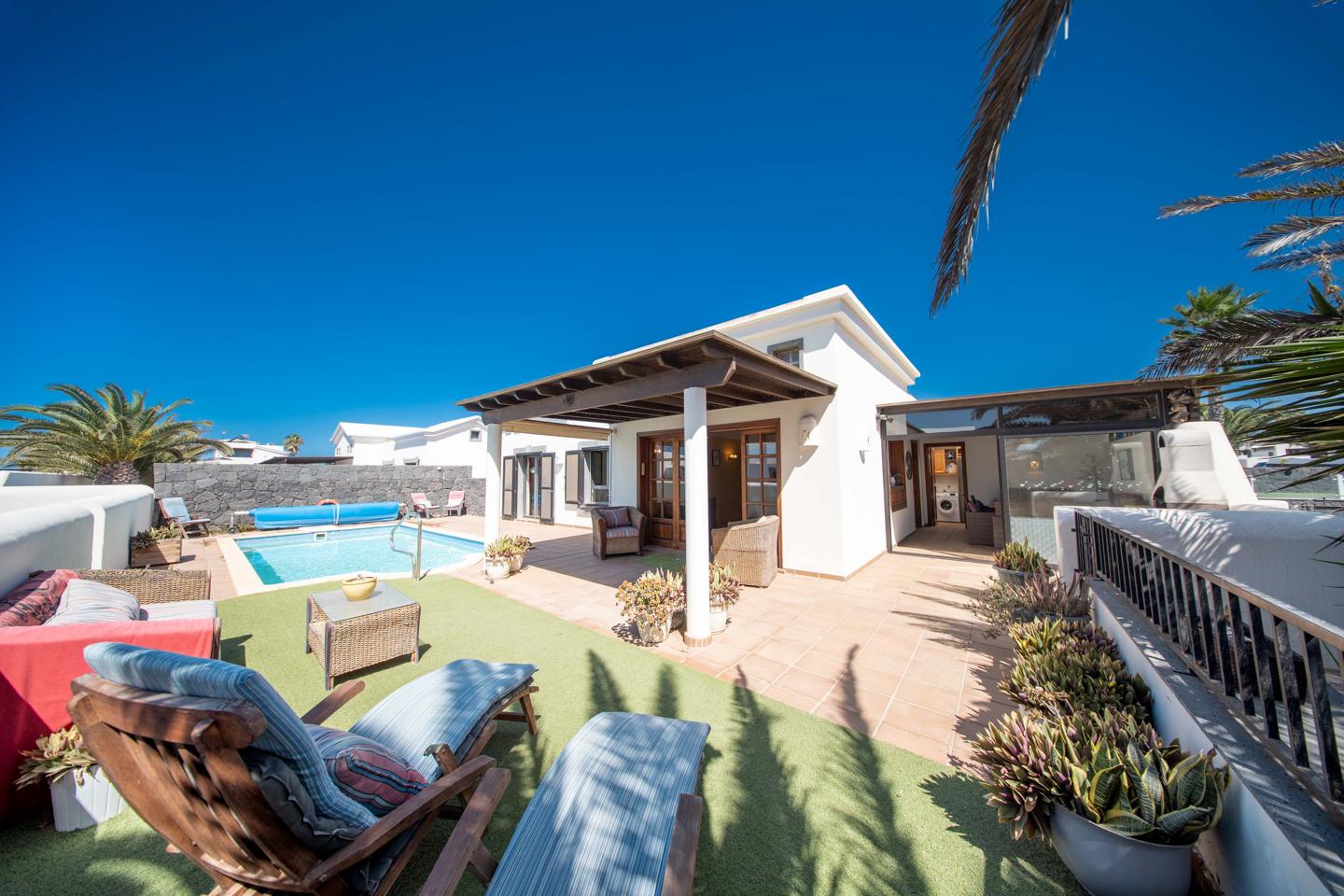 Attractive 2 Bed Villa With Heated Pool in La Goleta