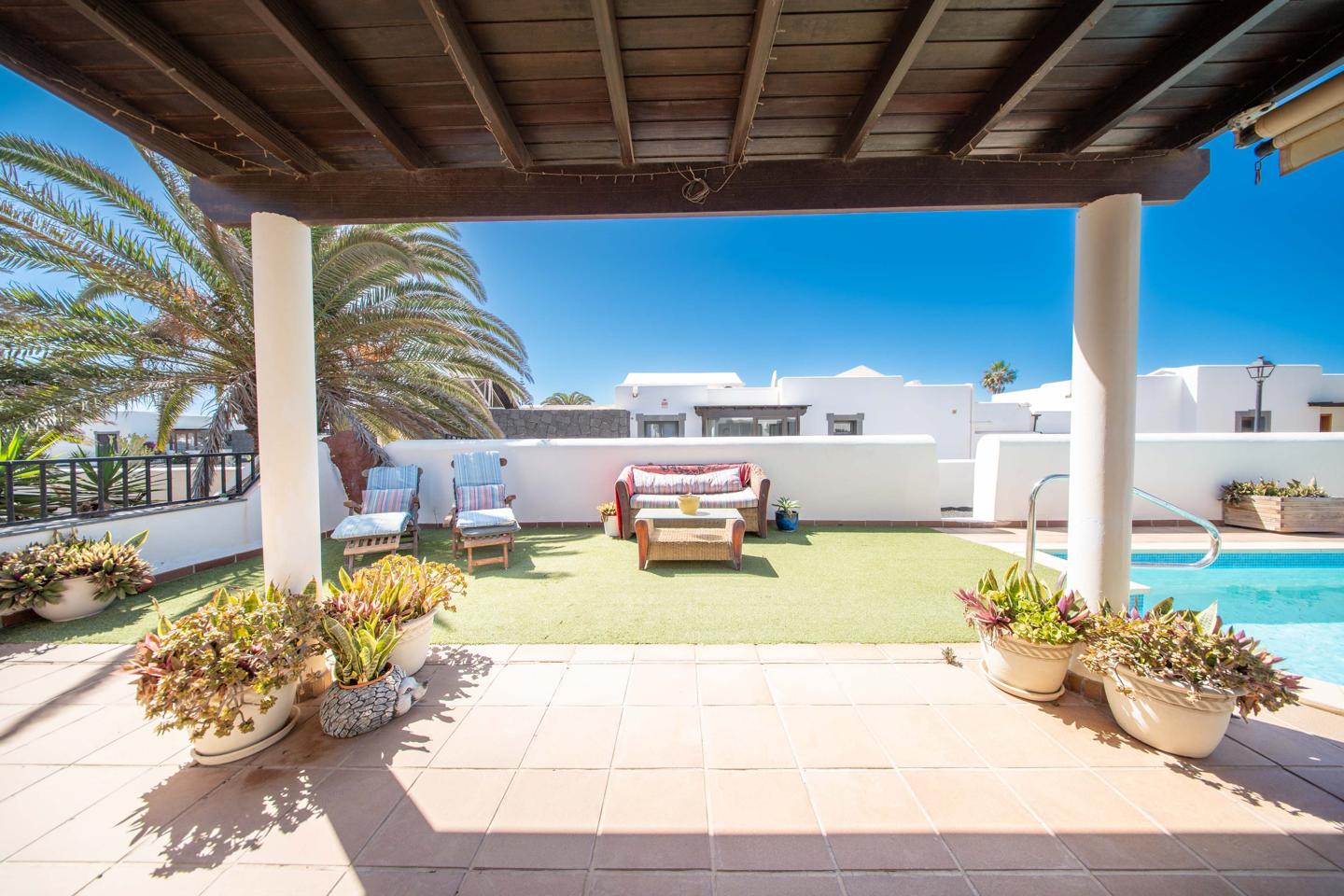 Attractive 2 Bed Villa With Heated Pool in La Goleta