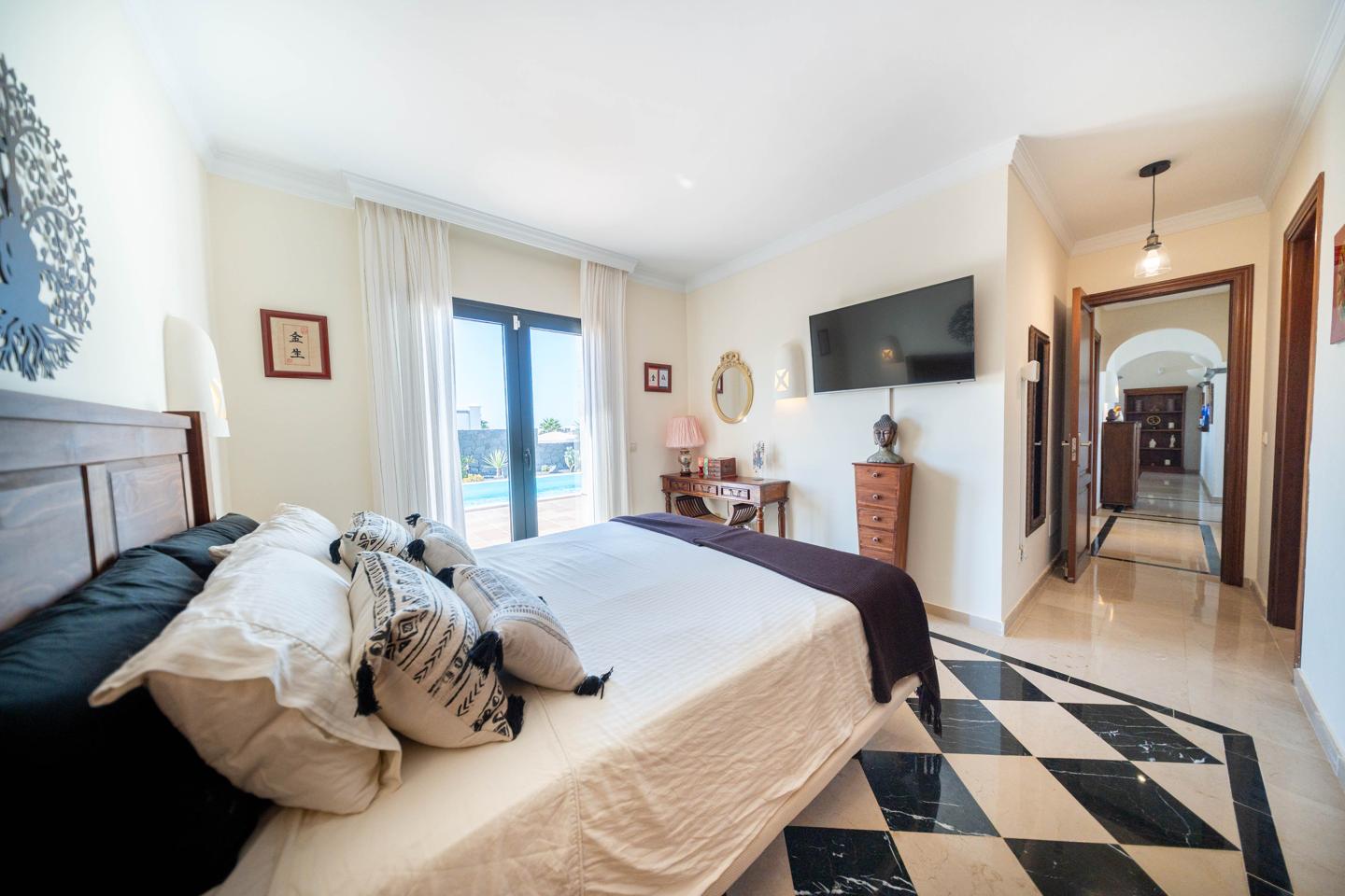 Superior 4 Bed Detached Villa With Pool & Views
