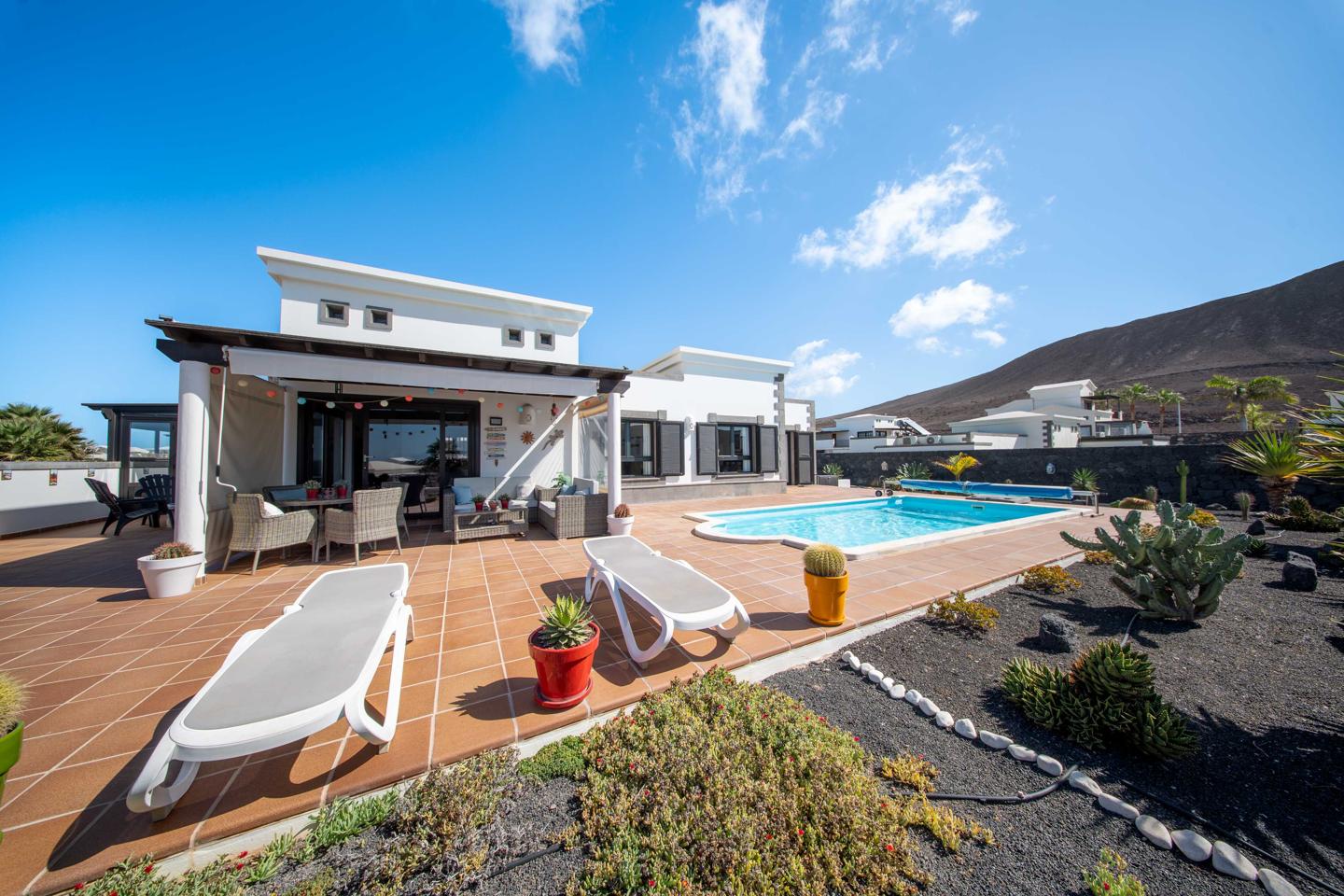 Superior 4 Bed Detached Villa With Pool & Views