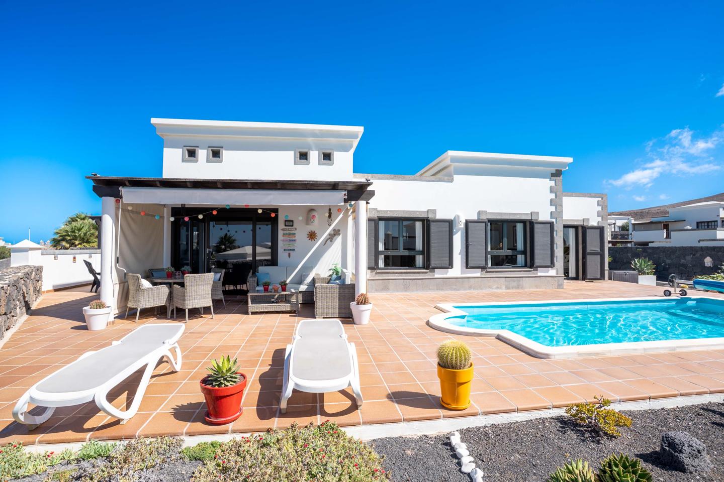 Superior 4 Bed Detached Villa With Pool & Views