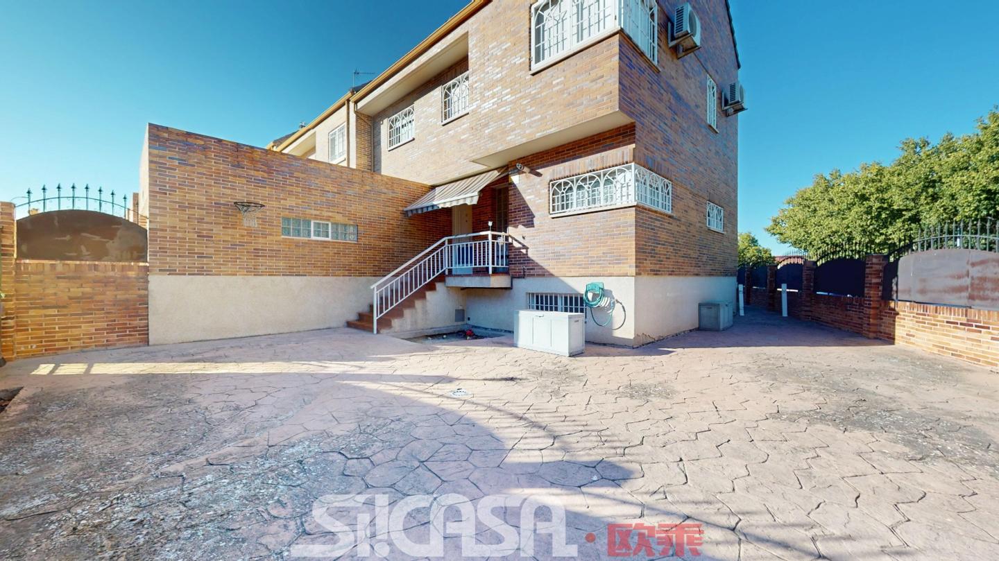 Casa / chalet en Parla El Ferial, Parla, Madrid de 254 m2
