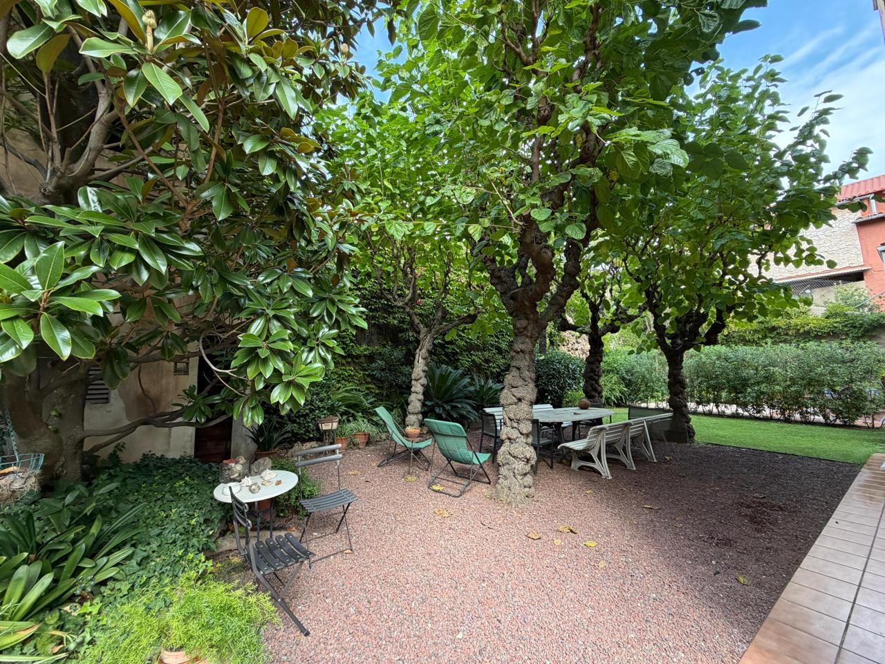 casa--chalet en montcada-i-reixac · montcada-centro 480000€