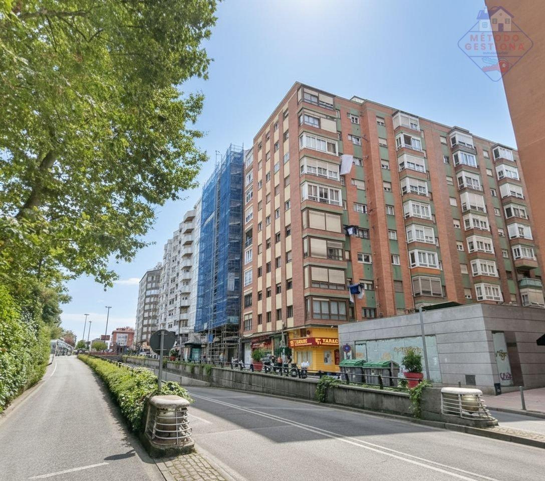 Piso en Calle San Fernando 72, Santander, Cantabria de 90 m2