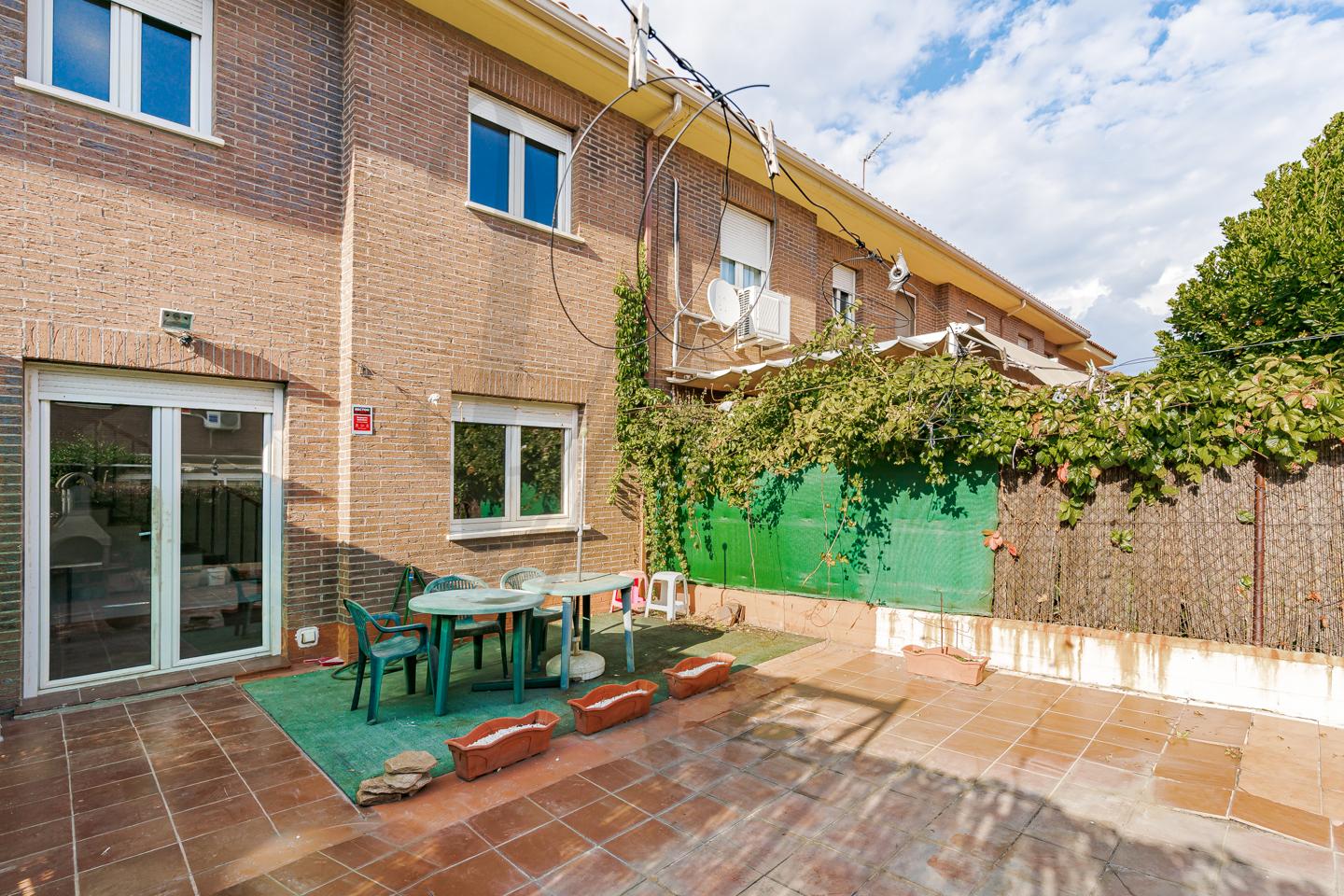 casa-adosada en torrelaguna · calle-avila-28180 249000€
