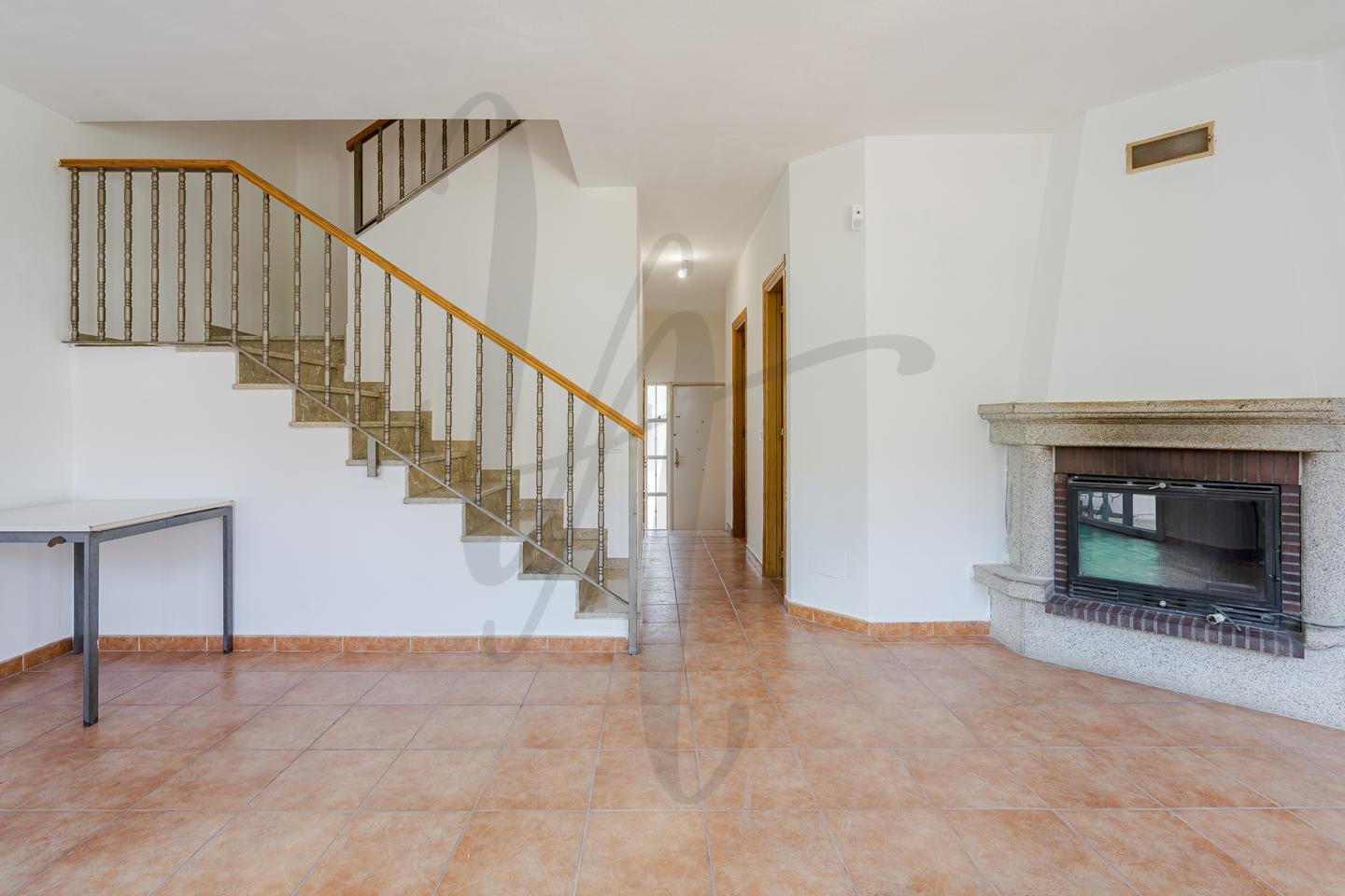 casa-adosada en torrelaguna · calle-avila-28180 249000€