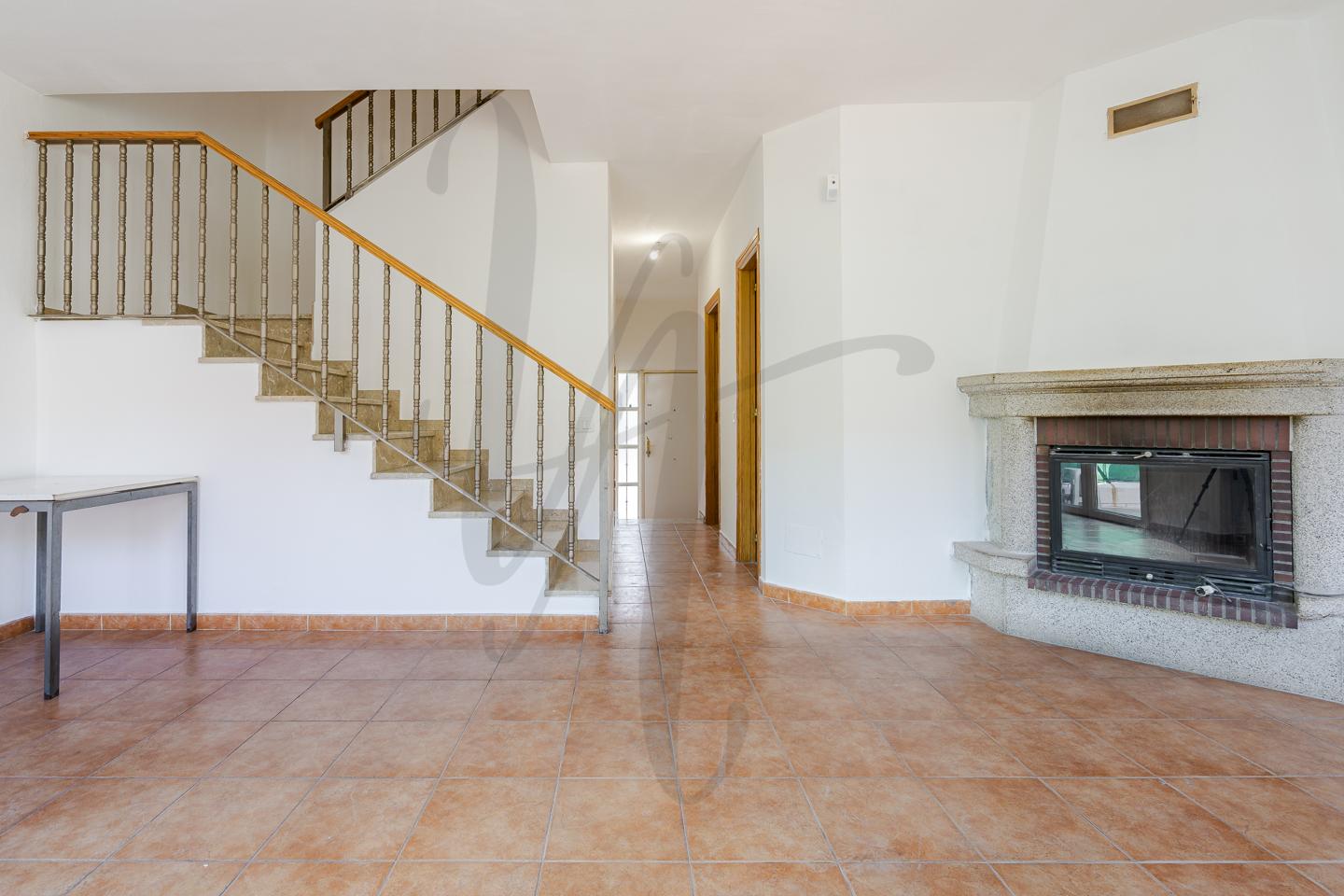 casa-adosada en torrelaguna · calle-avila-28180 249000€