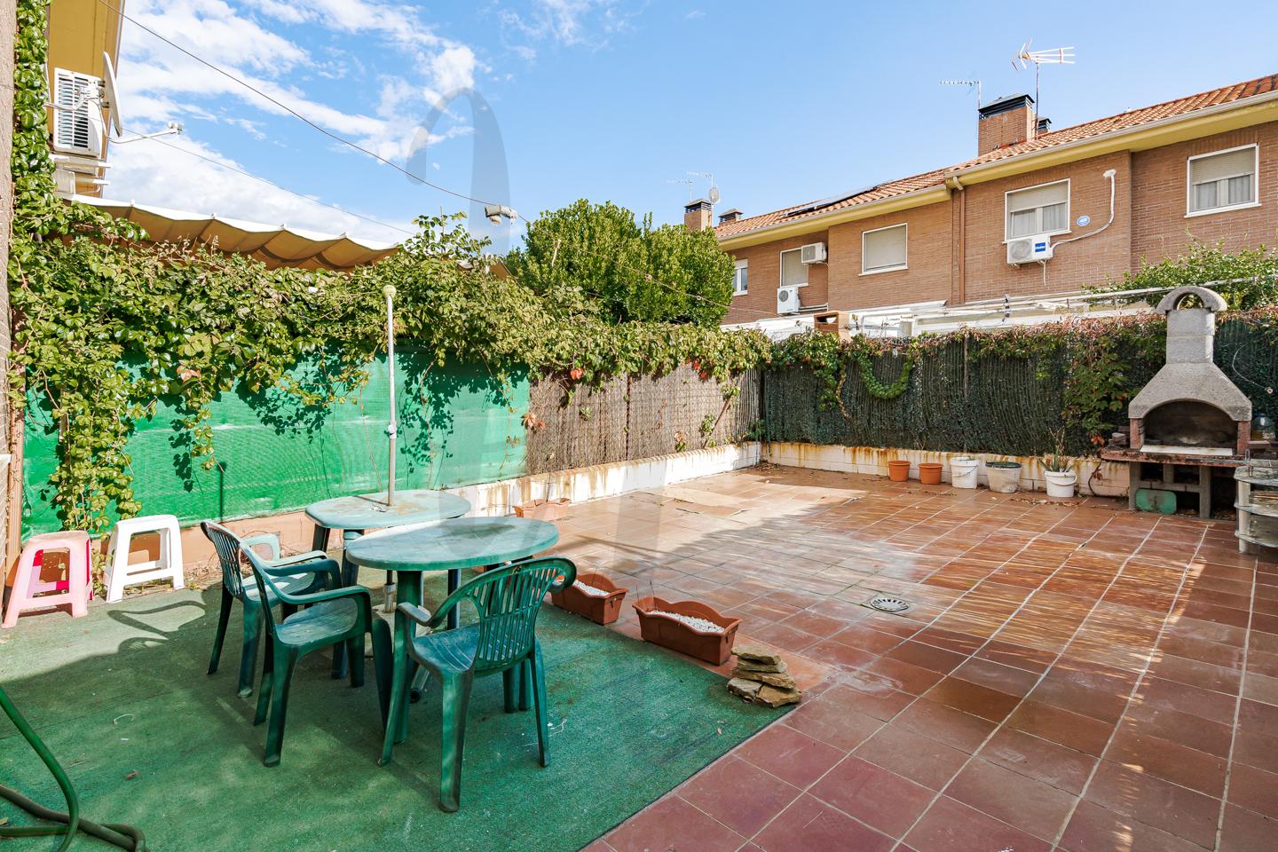 casa-adosada en torrelaguna · calle-avila-28180 249000€