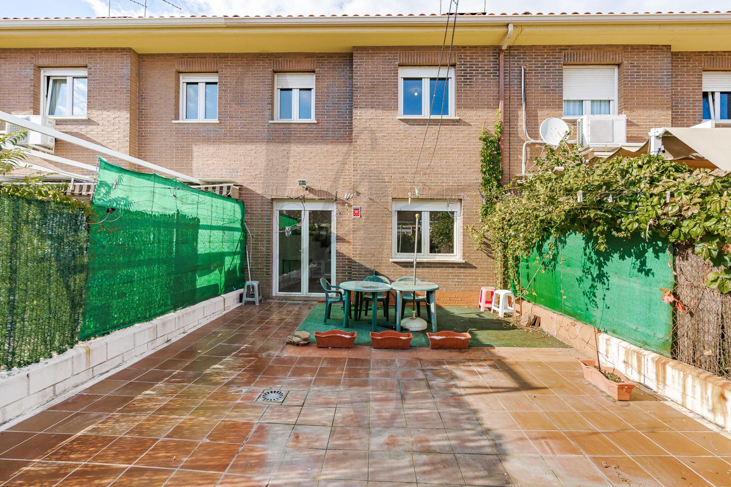 casa-adosada en torrelaguna · calle-avila-28180 249000€