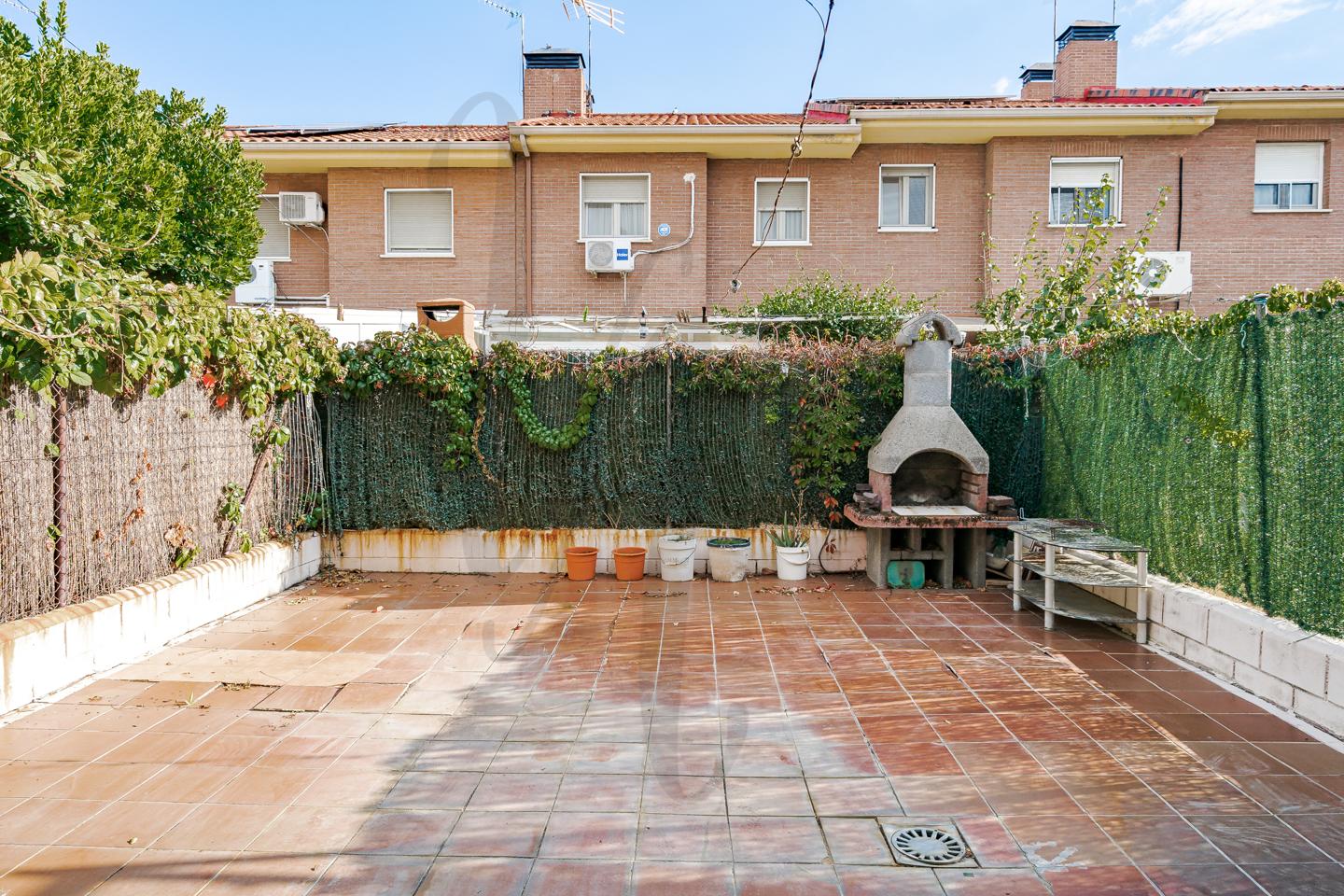 casa-adosada en torrelaguna · calle-avila-28180 249000€