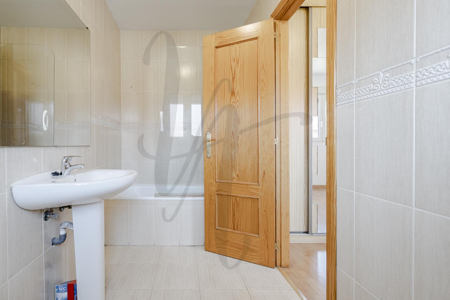 casa-adosada en torrelaguna · calle-avila-28180 249000€