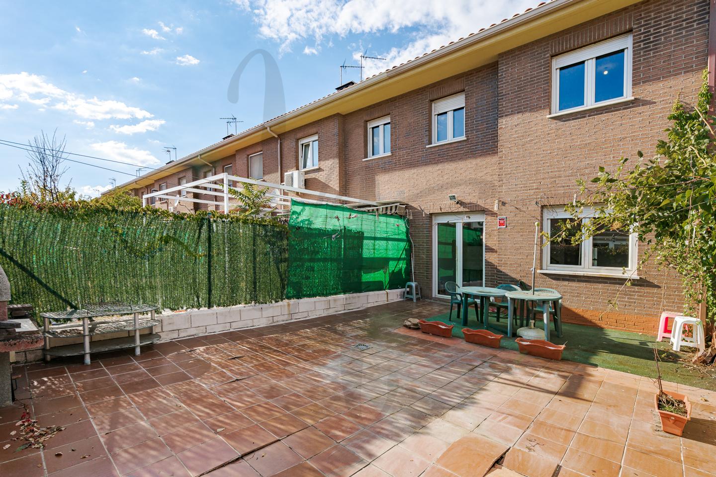 casa-adosada en torrelaguna · calle-avila-28180 249000€