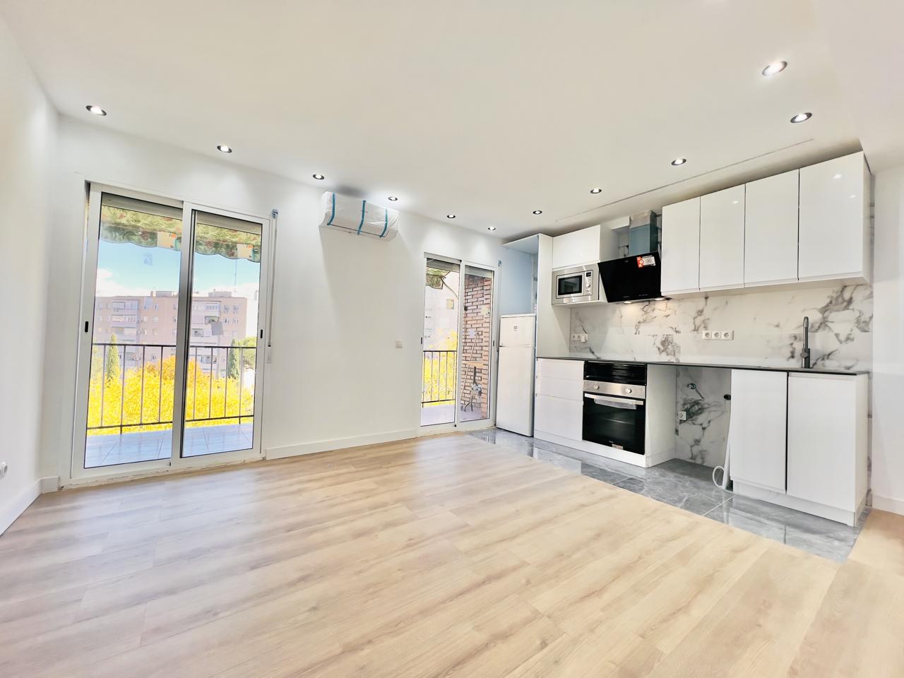 Piso en Calle de Camarena, Madrid, Madrid de 72 m2