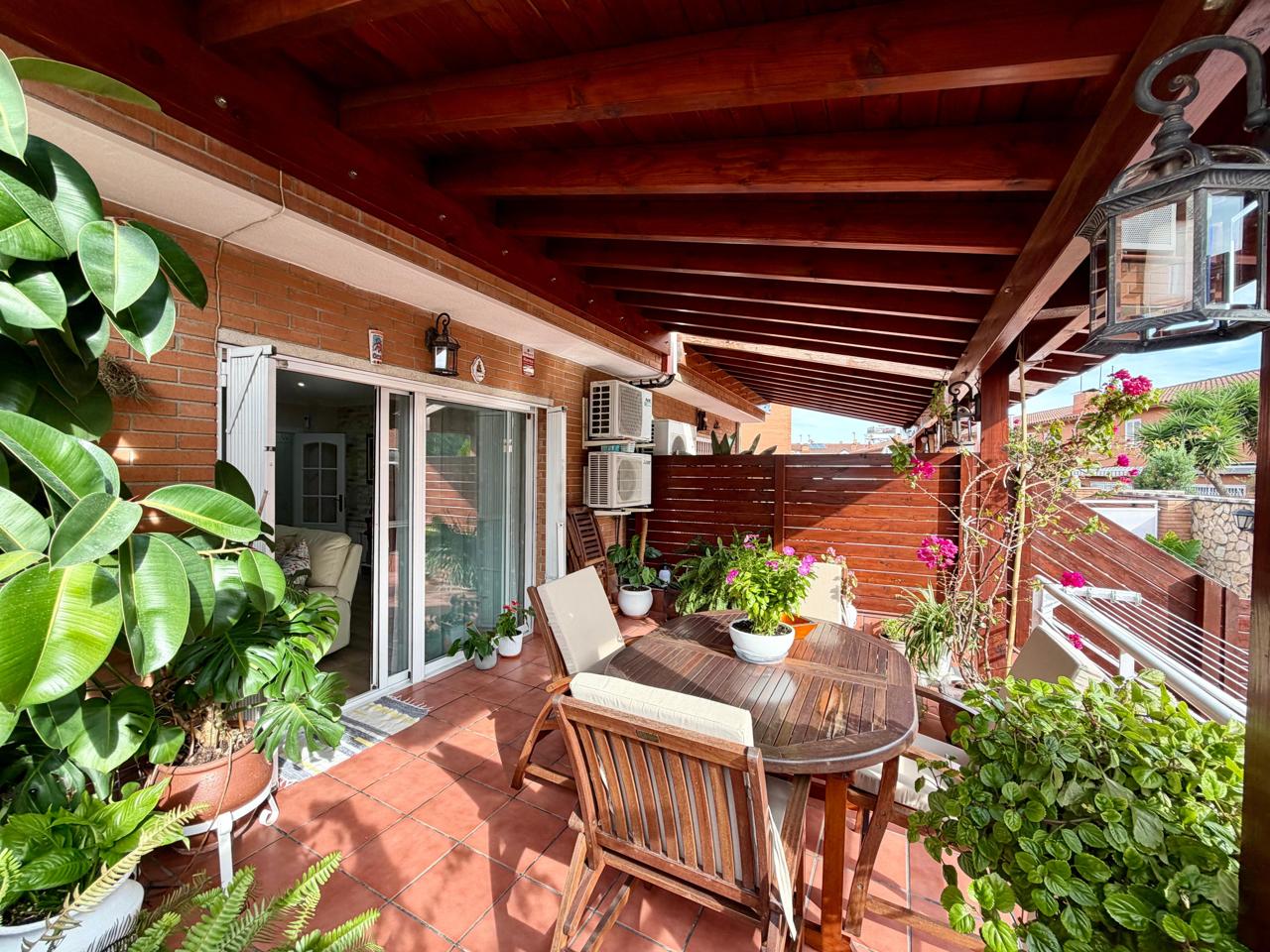 casa--chalet en montcada-i-reixac · pla-d'en-coll 568000€