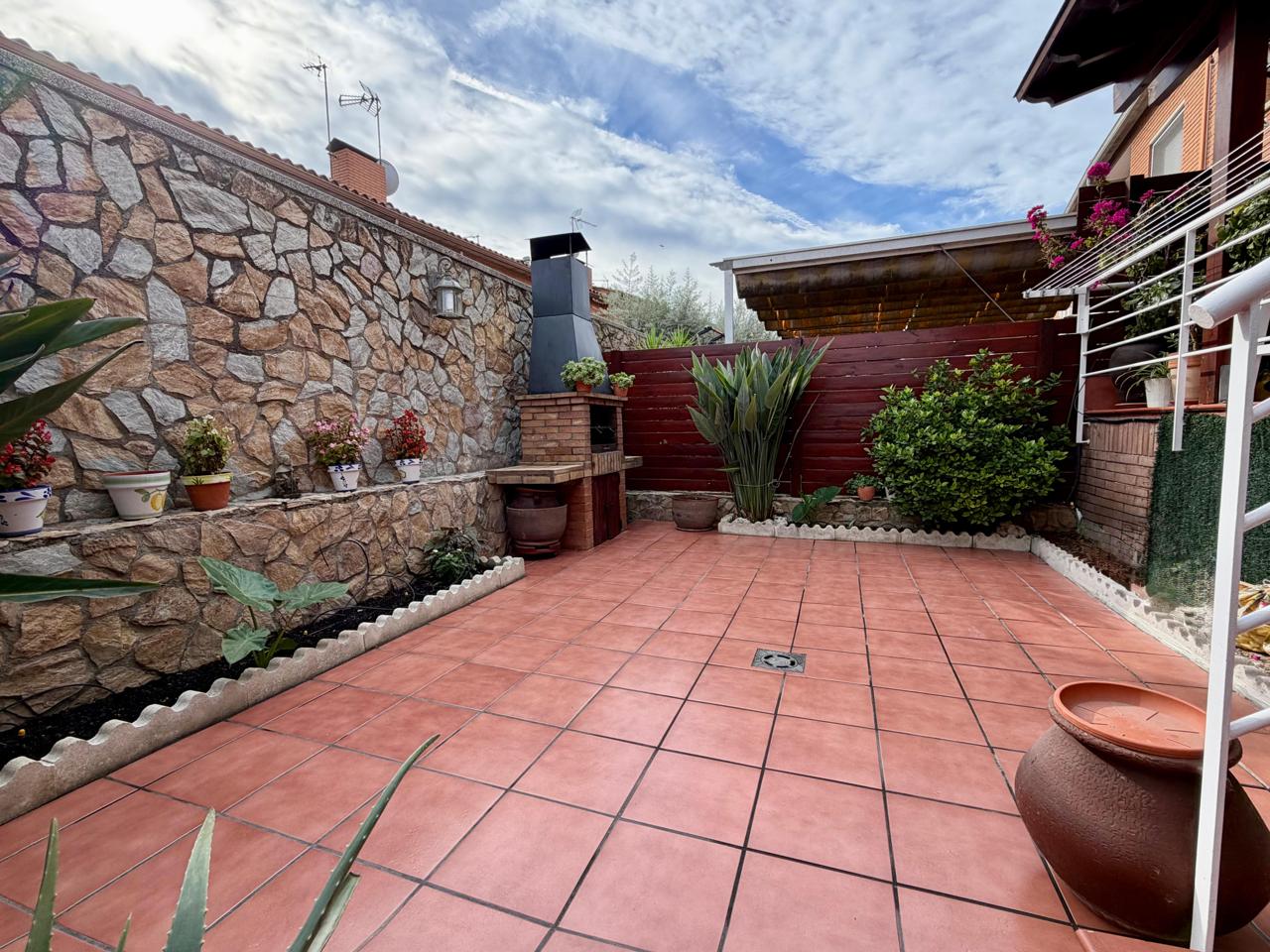 casa--chalet en montcada-i-reixac · pla-d'en-coll 568000€