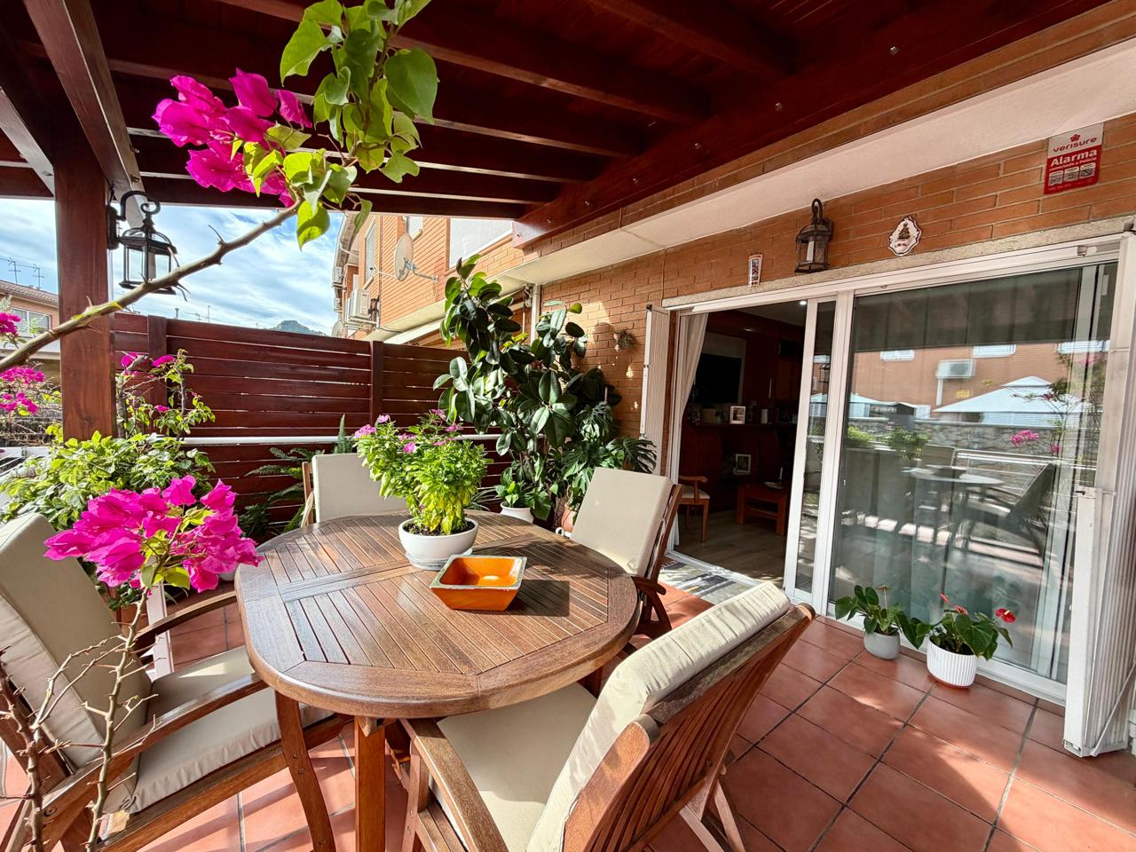 casa--chalet en montcada-i-reixac · pla-d'en-coll 568000€