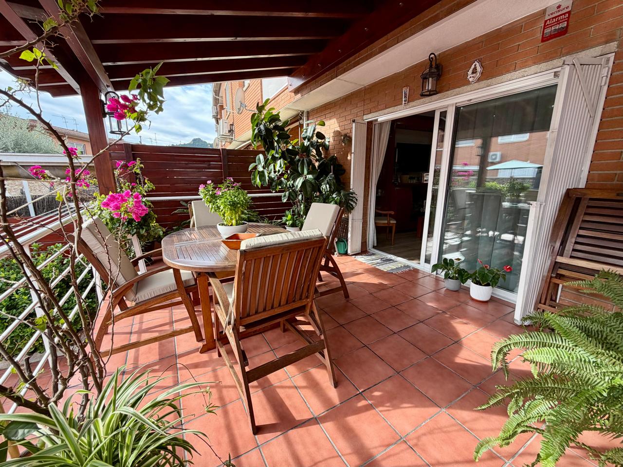 casa--chalet en montcada-i-reixac · pla-d'en-coll 568000€
